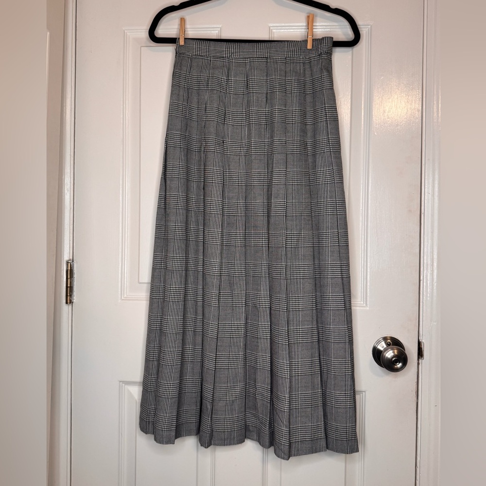 BEA Classics Women's Black Plaid A-Line Skirt